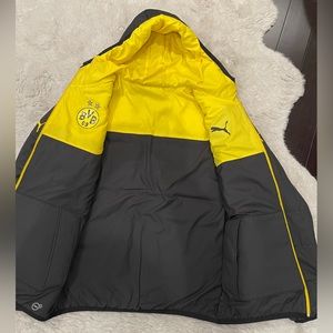 Puma Borrusia Dortmund puffy Jacket.